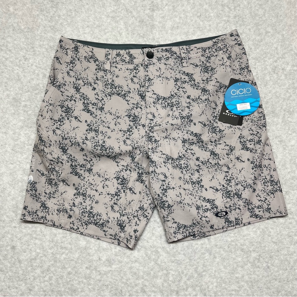 🌴 Oakley Reduct Hybrid Board Shorts Size 32 Gray Camo Quick Dry, Lightweight